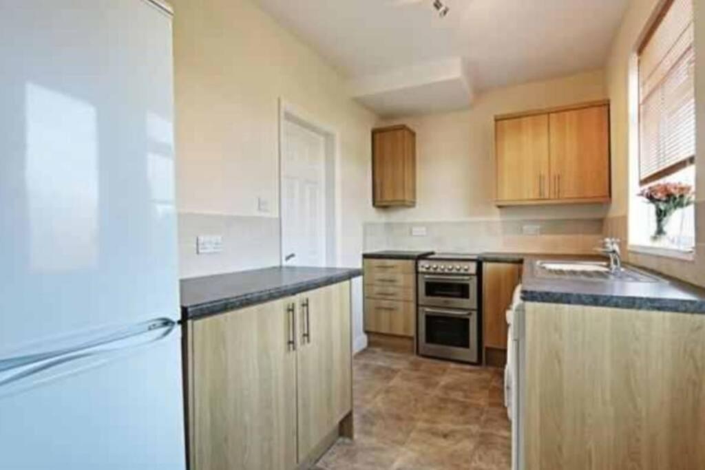 Two Bedroom Terrace House With Parking Kingston upon Hull Eksteriør bilde